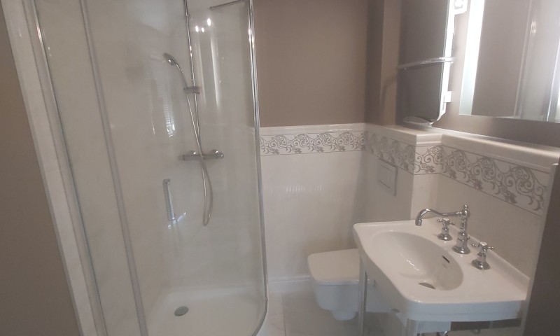 VILLA AVEC DEPENDANCE A LOUER A L'ANNEE